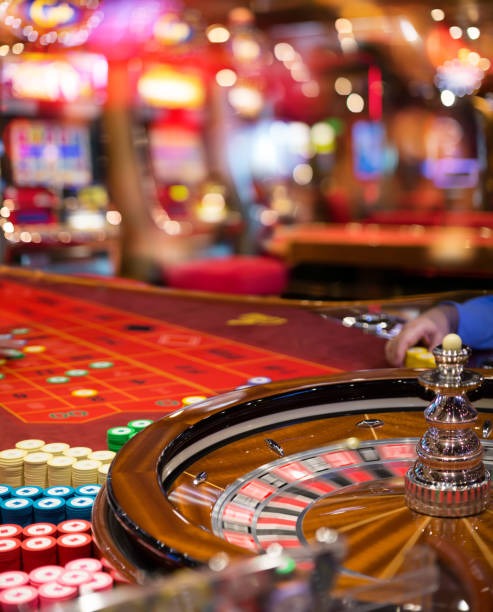 join999 slot game grid with tournament badges